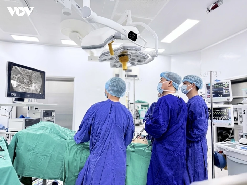 Vinmec Hạ Long nội soi bóc tách thành công khối u hiếm gặp, giữ trọn khả năng sinh Vinmec Hạ Long nội soi bóc tách thành công khối u hiếm gặp, giữ trọn khả năng sinh