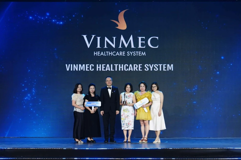 Vinmec lập 'hat-trick' tại HR Asia Awards, khẳng định chiến lược lấy con người làm gốc Vinmec lập 'hat-trick' tại HR Asia Awards, khẳng định chiến lược lấy con người làm gốc