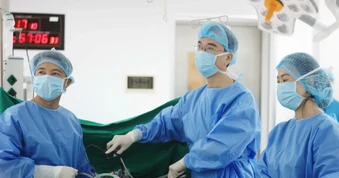 Vinmec Phú Quốc xuyên đêm cứu thai phụ nguy kịch mang nhóm máu cực hiếm