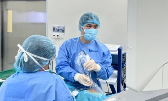 Vít niềng răng 'đi lạc' vào xoang hàm - Báo TinVina