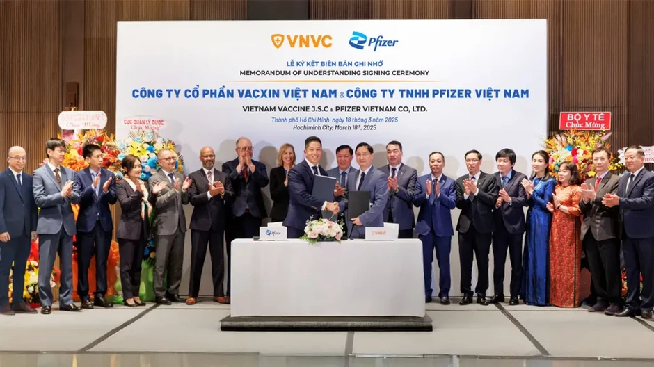 VNVC và Pfizer trao văn kiện hợp tác tại Mỹ, nâng cao năng lực phòng bệnh cho Việt Nam VNVC và Pfizer trao văn kiện hợp tác tại Mỹ, nâng cao năng lực phòng bệnh cho Việt Nam
