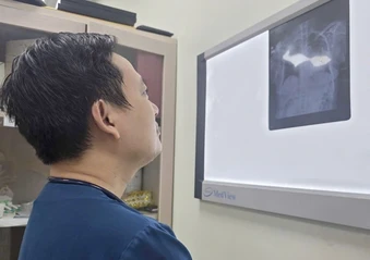 Vợ bệnh nhân xin bác sĩ cách điều trị ung thư 'nhanh nhất, tốt nhất, rẻ nhất'