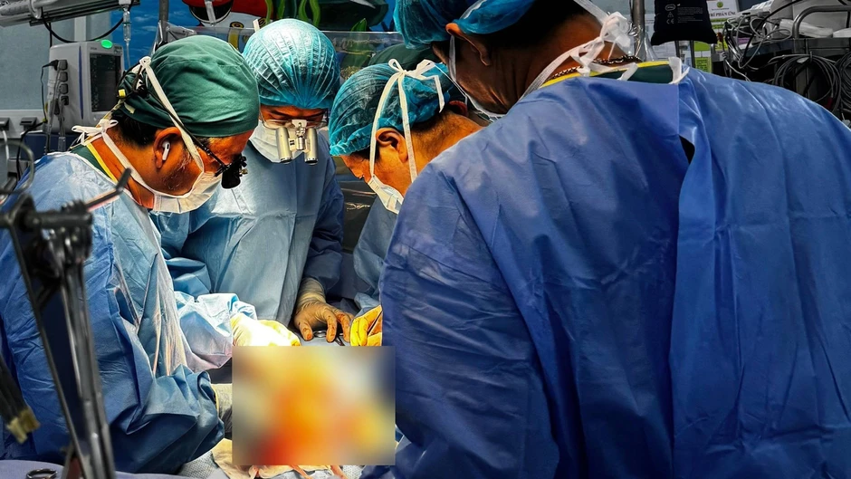 Vỡ tinh hoàn sau khi bi đá trúng vùng kín Vỡ tinh hoàn sau khi bi đá trúng vùng kín