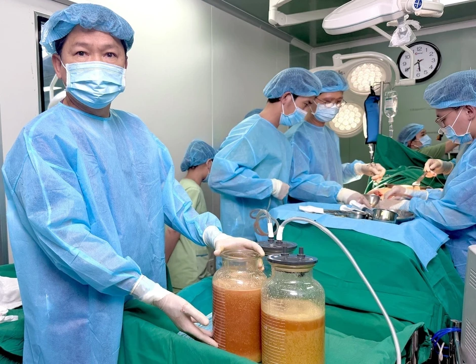 Vòng một phình to 115 cm sau 20 năm tiêm 'mỡ nhân tạo' Vòng một phình to 115 cm sau 20 năm tiêm 'mỡ nhân tạo'