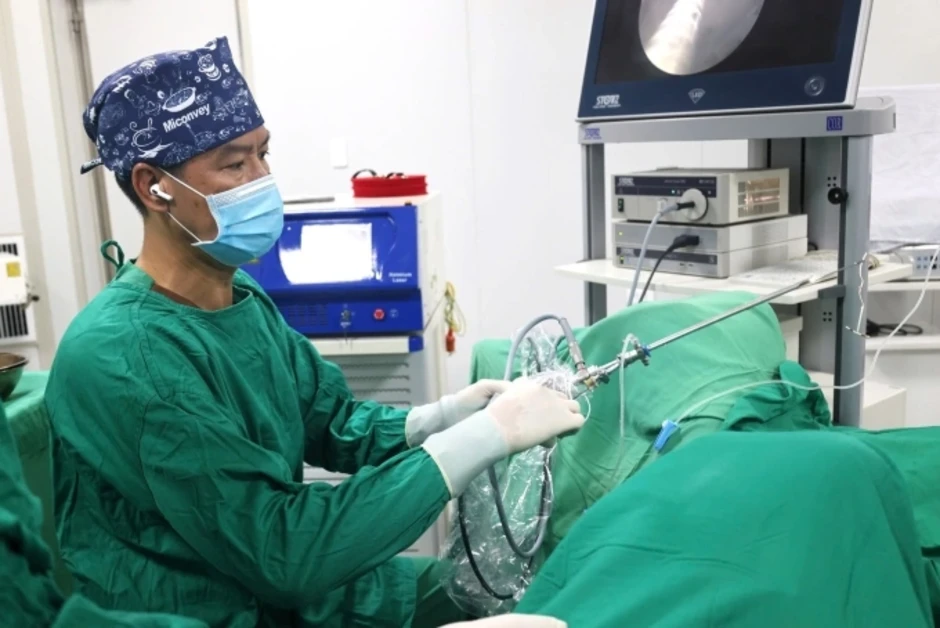 Vòng tránh thai đi 'lạc' bám đầy sỏi Vòng tránh thai đi 'lạc' bám đầy sỏi