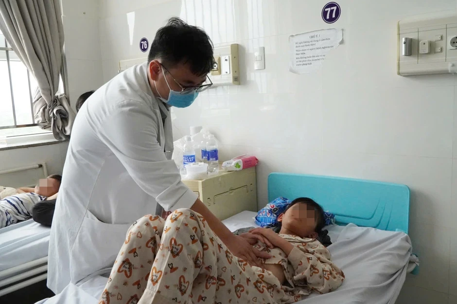 Vụ 108 người ngộ độc sau ăn bánh mì ở TPHCM: Hơn 50% mẫu phân có Salmonella Vụ 108 người ngộ độc sau ăn bánh mì ở TPHCM: Hơn 50% mẫu phân có Salmonella