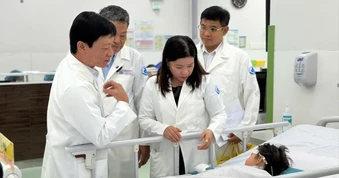 Vụ cháy xe khách khiến 7 người tử vong: Nạn nhân sẽ được phẫu thuật ghép da