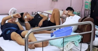 Vụ hàng chục học sinh ở TPHCM nghi ngộ độc: Tăng nhiều trẻ điều trị nội trú