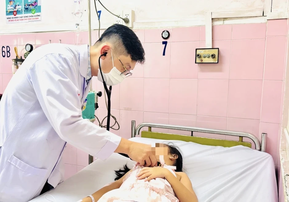 Vụ hàng chục học sinh tiểu học rối loạn tiêu hóa: Sở Y tế TP.HCM chỉ đạo sớm tìm nguyên nhân Vụ hàng chục học sinh tiểu học rối loạn tiêu hóa: Sở Y tế TP.HCM chỉ đạo sớm tìm nguyên nhân