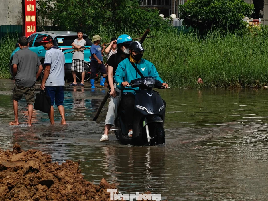 Vụ nam sinh bị nước cuốn xuống cống tử vong ở Hà Nội: Cơ quan điều tra cần vào cuộc