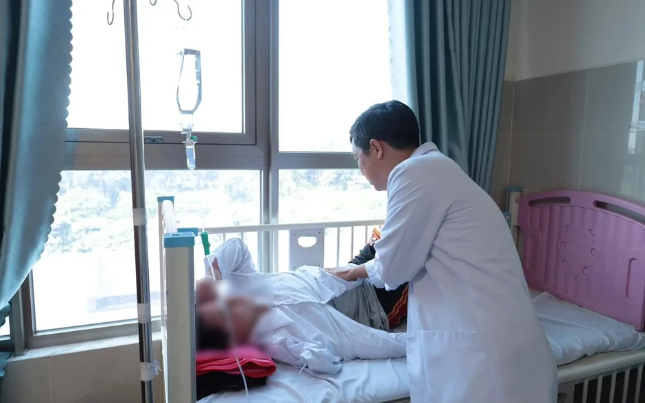Vụ nghi ngộ độc sau ăn bánh mì tại Đồng Tháp: Đã có 114 ca nhập viện Vụ nghi ngộ độc sau ăn bánh mì tại Đồng Tháp: Đã có 114 ca nhập viện