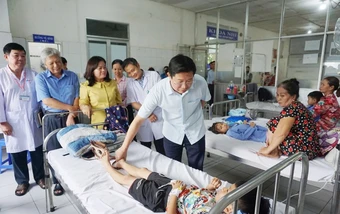 Vụ nghi ngộ độc sau bữa trưa ở trường học: Ca nhập viện lên 69, bộ và tỉnh chỉ đạo khẩn