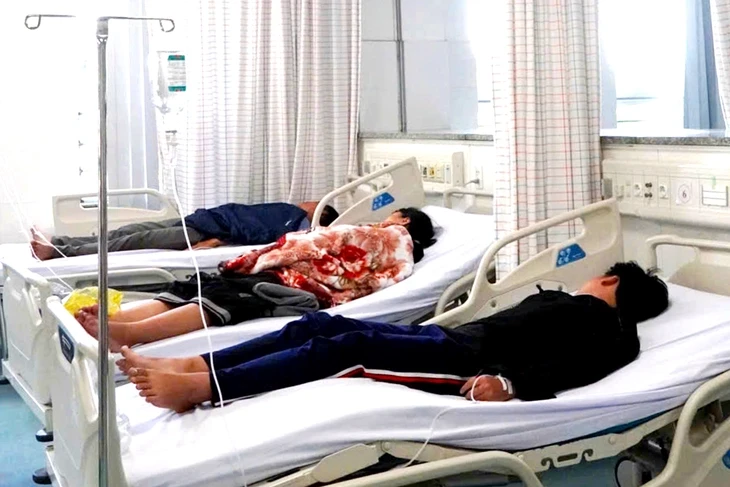 Vụ nhập viện sau ăn bánh mì ở Vũng Tàu, số bệnh nhân tăng lên 54 người