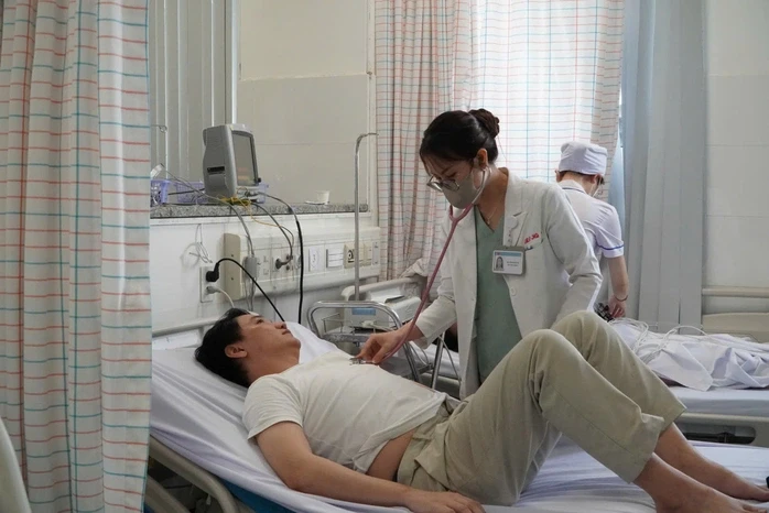 Vụ nhiều người nhập viện sau khi ăn bánh mì "không tên" ở TPHCM: Đề xuất phạt chủ cơ sở Vụ nhiều người nhập viện sau khi ăn bánh mì "không tên" ở TPHCM: Đề xuất phạt chủ cơ sở