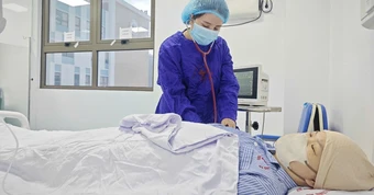 Vừa đón con sau 9 năm hiếm muộn, người mẹ phát hiện mắc ung thư hiếm và hành trình giành lại sự sống