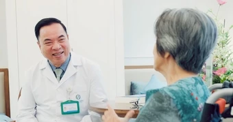 Vừa nuôi con, vừa chăm cha mẹ, tuổi 40 lấy đâu tiền lo tuổi già?