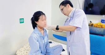 Vướng vào dây điện căng ngang đường, nữ sinh phải đi cấp cứu
