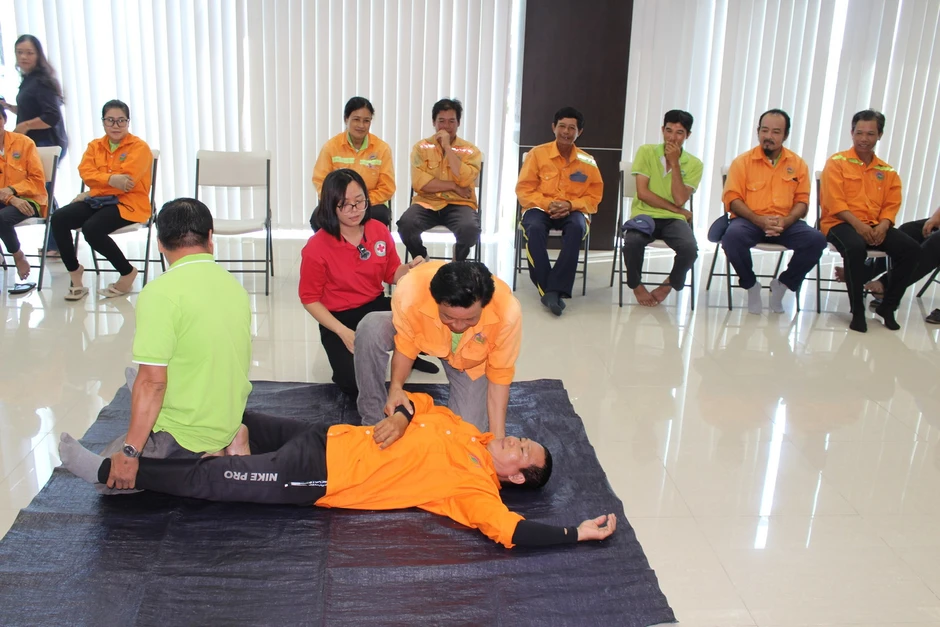 VWS tập huấn luyện sơ cấp cứu: Lấy sức khỏe người lao động làm trọng tâm VWS tập huấn luyện sơ cấp cứu: Lấy sức khỏe người lao động làm trọng tâm