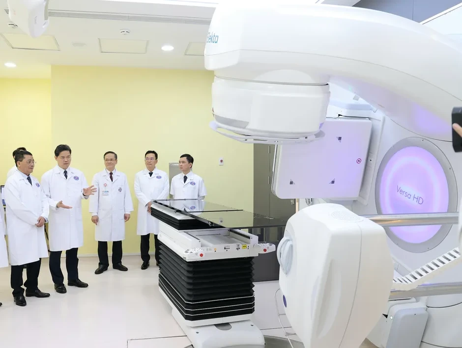 Xạ trị ung thư chỉ còn 2-3 phút mỗi bệnh nhân nhờ công nghệ mới tại Bệnh viện K Xạ trị ung thư chỉ còn 2-3 phút mỗi bệnh nhân nhờ công nghệ mới tại Bệnh viện K