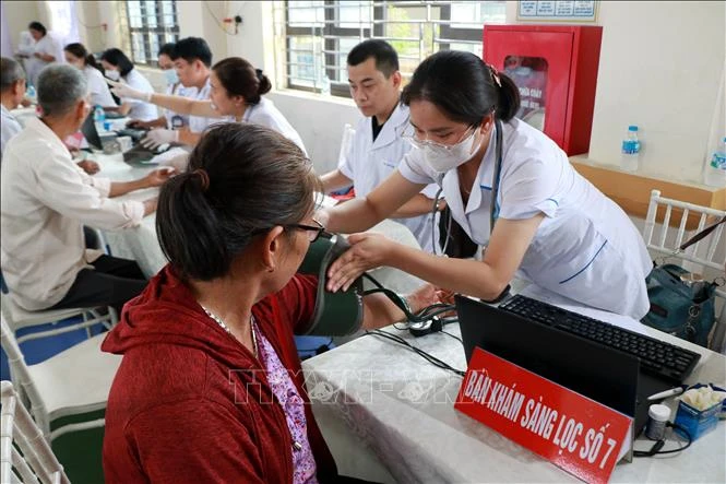 Xây dựng cộng đồng khỏe mạnh từ khám sức khỏe định kỳ Xây dựng cộng đồng khỏe mạnh từ khám sức khỏe định kỳ