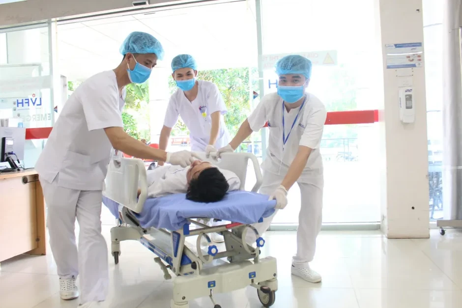 Xây dựng hệ thống cấp cứu ngoại viện, mục tiêu 1 xe cấp cứu/100.000 dân Xây dựng hệ thống cấp cứu ngoại viện, mục tiêu 1 xe cấp cứu/100.000 dân