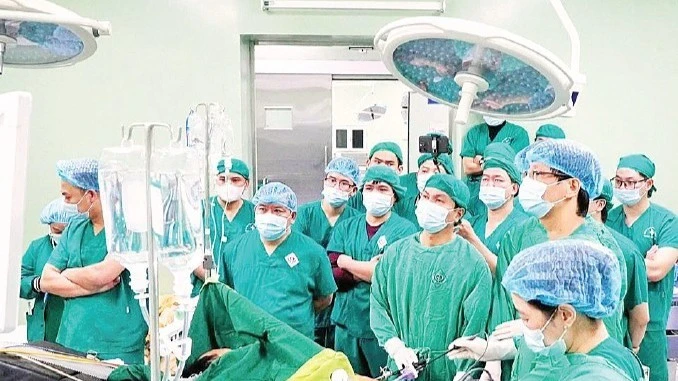 Xây dựng hệ thống y tế gần dân, hiện đại