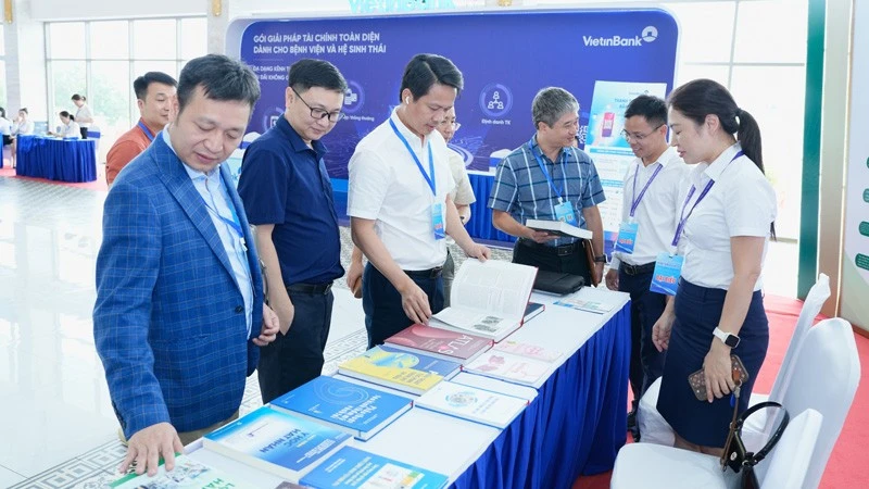 Xây dựng hệ thống y tế hiện đại, công bằng, chất lượng, hiệu quả, bền vững Xây dựng hệ thống y tế hiện đại, công bằng, chất lượng, hiệu quả, bền vững