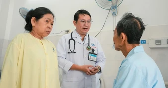Xe cấp cứu chưa đến, phòng mổ đã sẵn sàng cứu bệnh nhân vỡ phình động mạch