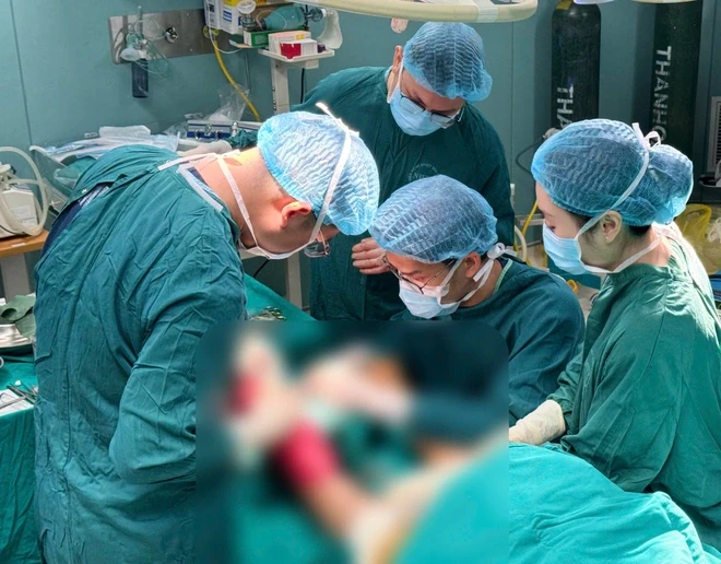 Xe tải 10 tấn chèn qua, cô gái suýt mất chân vì chấn thương “ẩn” Xe tải 10 tấn chèn qua, cô gái suýt mất chân vì chấn thương “ẩn”