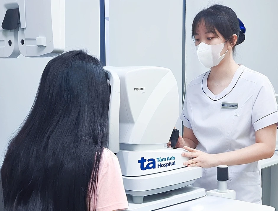 Xóa cận 10 độ cho người giác mạc mỏng - Báo TinVina
