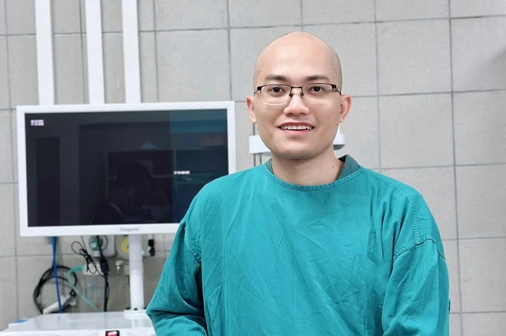 Xong ca mổ, bác sĩ quay sang đồng nghiệp: 'Mẹ anh vừa mất, anh xin về trước nhé' Xong ca mổ, bác sĩ quay sang đồng nghiệp: 'Mẹ anh vừa mất, anh xin về trước nhé'