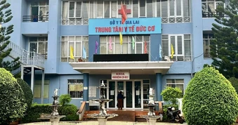 Xông hơi bằng bồ kết cho trẻ ở phòng kín, 3 người nhập viện