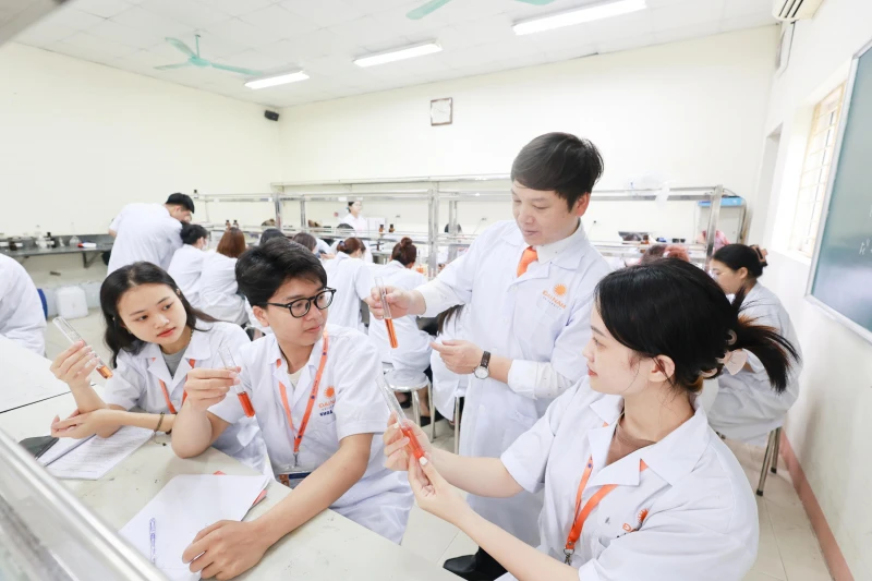 Xu hướng mở rộng tổ hợp xét tuyển ở khối ngành Y, Dược có đáng lo ngại? Xu hướng mở rộng tổ hợp xét tuyển ở khối ngành Y, Dược có đáng lo ngại?
