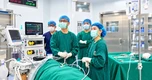 Xương cá xuyên thành thực quản, mắc kẹt trong vùng hạ họng suốt 16 ngày