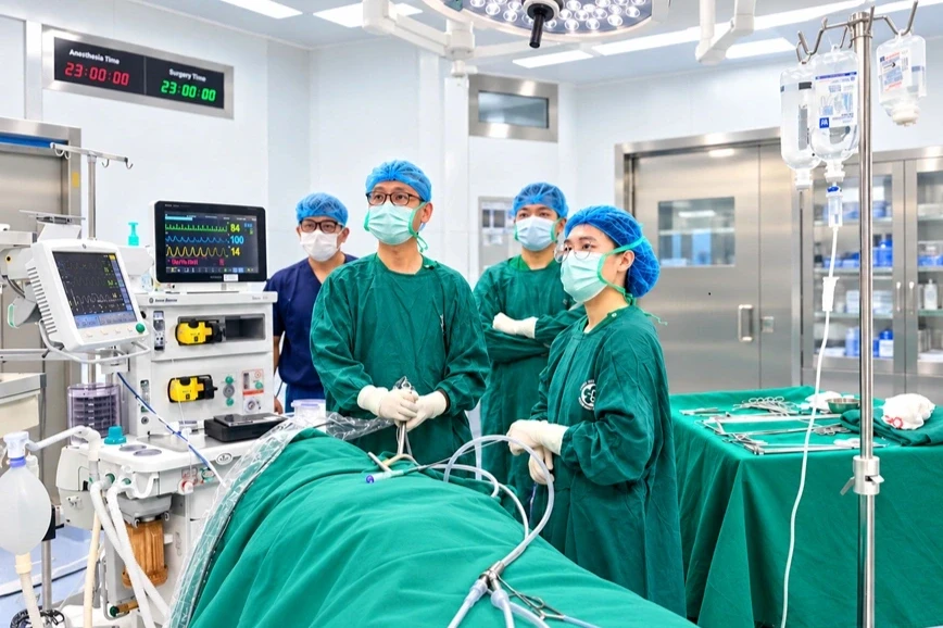 Xương cá xuyên thành thực quản, mắc kẹt trong vùng hạ họng suốt 16 ngày Xương cá xuyên thành thực quản, mắc kẹt trong vùng hạ họng suốt 16 ngày