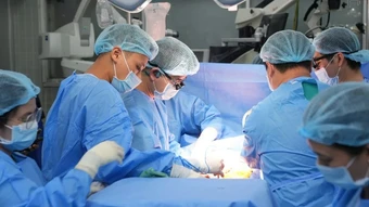 Xuyên đêm mang trái tim và lá gan người hiến về Hà Nội, cứu sống người bệnh