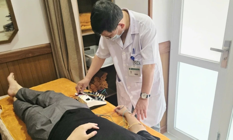 Y học cổ truyền hồi sinh cánh tay bị liệt của chàng trai Y học cổ truyền hồi sinh cánh tay bị liệt của chàng trai