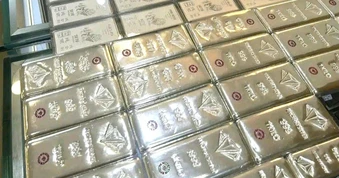 "Tay to" mua 18 tấn bạc trong một ngày, giá bạc vượt 80 triệu đồng/kg