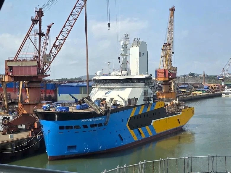 2.400 công nhân ở Quảng Ninh dồn lực đóng 19 con tàu hơn 5.500 tỷ đồng: Có sân bay trực thăng, du thuyền 120m 2.400 công nhân ở Quảng Ninh dồn lực đóng 19 con tàu hơn 5.500 tỷ đồng: Có sân bay trực thăng, du thuyền 120m