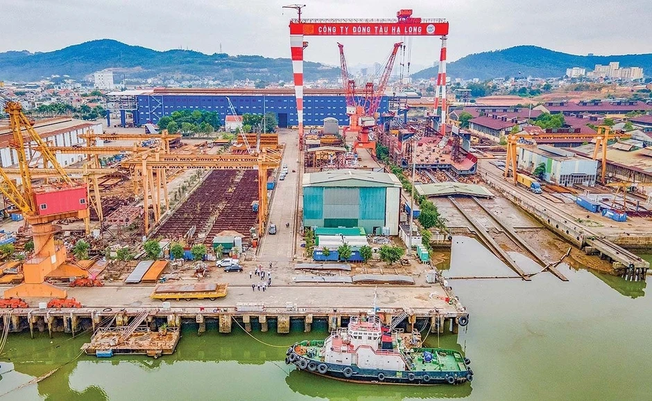 2.400 công nhân ở Quảng Ninh dồn lực đóng 19 con tàu hơn 5.500 tỷ đồng: Có sân bay trực thăng, du thuyền 120m 2.400 công nhân ở Quảng Ninh dồn lực đóng 19 con tàu hơn 5.500 tỷ đồng: Có sân bay trực thăng, du thuyền 120m