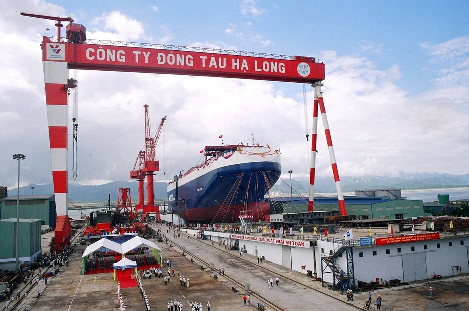 2.400 công nhân ở Quảng Ninh dồn lực đóng 19 con tàu hơn 5.500 tỷ đồng: Có sân bay trực thăng, du thuyền 120m 2.400 công nhân ở Quảng Ninh dồn lực đóng 19 con tàu hơn 5.500 tỷ đồng: Có sân bay trực thăng, du thuyền 120m