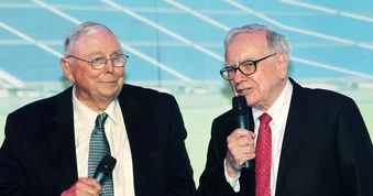 3 bài học giúp tỷ phú Warren Buffett tạo khối tài sản vượt xa đối tác
