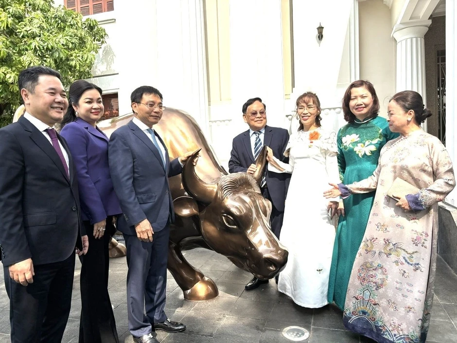 3 nữ tướng Nguyễn Thanh Phượng, Nguyễn Thị Phương Thảo, Nguyễn Thị Mai Thanh cùng xuất hiện tại Lễ đánh cồng 3 nữ tướng Nguyễn Thanh Phượng, Nguyễn Thị Phương Thảo, Nguyễn Thị Mai Thanh cùng xuất hiện tại Lễ đánh cồng