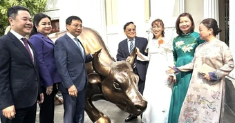 3 nữ tướng Nguyễn Thanh Phượng, Nguyễn Thị Phương Thảo, Nguyễn Thị Mai Thanh cùng xuất hiện tại Lễ đánh cồng