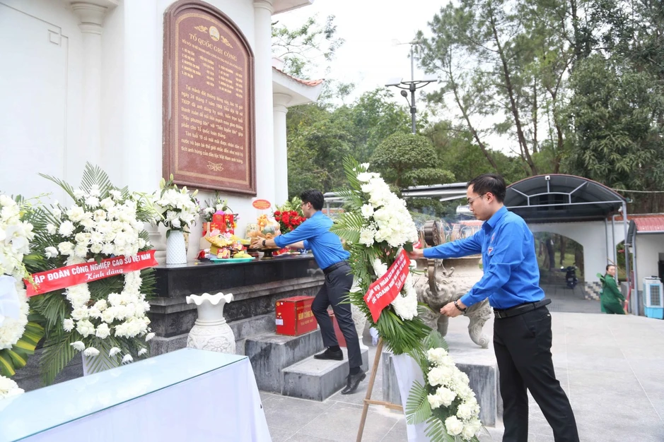 4 chi đoàn thuộc Đoàn Thanh niên Bộ Tài chính hành trình "Theo dấu lịch sử - thắp lửa lý tưởng thanh niên" 4 chi đoàn thuộc Đoàn Thanh niên Bộ Tài chính hành trình "Theo dấu lịch sử - thắp lửa lý tưởng thanh niên"