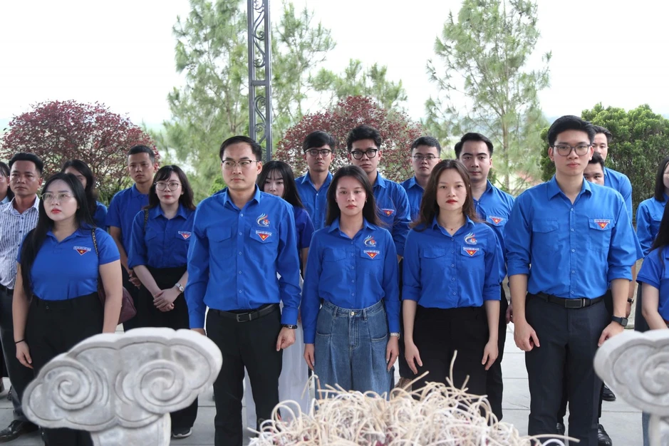 4 chi đoàn thuộc Đoàn Thanh niên Bộ Tài chính hành trình "Theo dấu lịch sử - thắp lửa lý tưởng thanh niên" 4 chi đoàn thuộc Đoàn Thanh niên Bộ Tài chính hành trình "Theo dấu lịch sử - thắp lửa lý tưởng thanh niên"