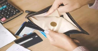 5 sai lầm tài chính khiến tiền trong túi bạn "bốc hơi" mỗi ngày