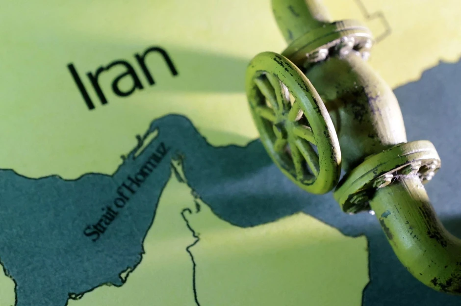 72 giờ đóng - mở eo biển Hormuz: Giá dầu đảo chiều, chuỗi cung ứng nín thở 72 giờ đóng - mở eo biển Hormuz: Giá dầu đảo chiều, chuỗi cung ứng nín thở