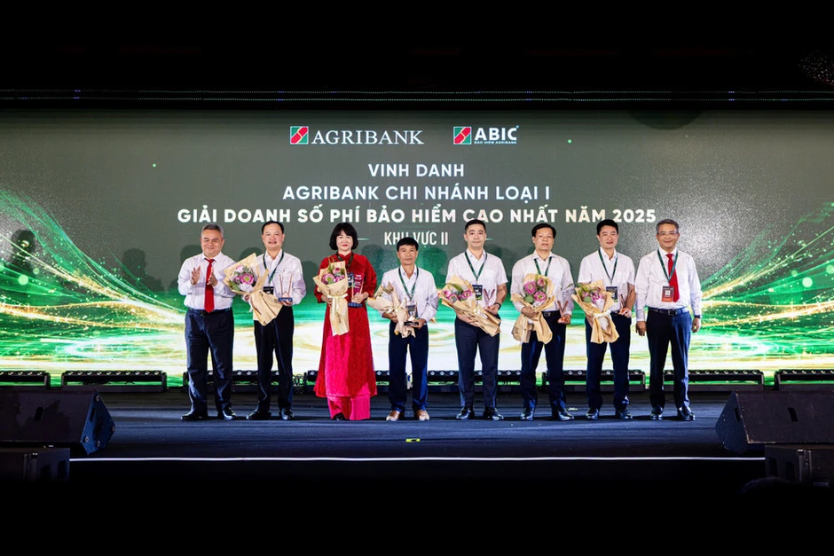 ABIC cùng Agribank: Tôn vinh những "chiến binh" trên hành trình “vững bước vươn xa” tại khu vực 2 ABIC cùng Agribank: Tôn vinh những "chiến binh" trên hành trình “vững bước vươn xa” tại khu vực 2