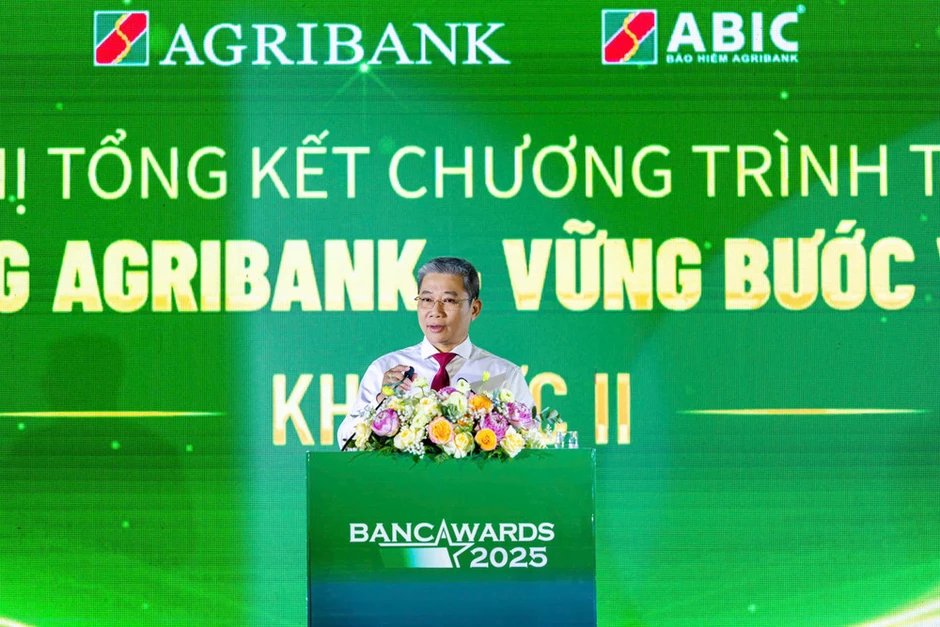 ABIC cùng Agribank: Tôn vinh những "chiến binh" trên hành trình “vững bước vươn xa” tại khu vực 2 ABIC cùng Agribank: Tôn vinh những "chiến binh" trên hành trình “vững bước vươn xa” tại khu vực 2